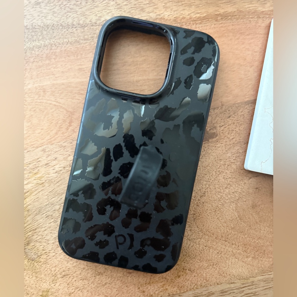 Loopycase Black Leopard for iPhone 14 Pro lefty